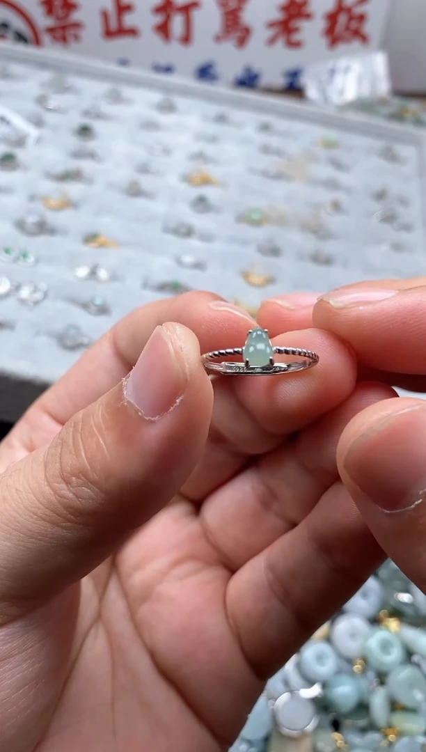 【闪购商品】翡翠颈饰未镶嵌哥哥