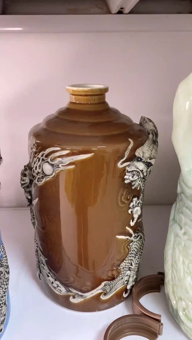 泥满堂陶瓷5斤咖色浮雕龙微瑕不支持退换