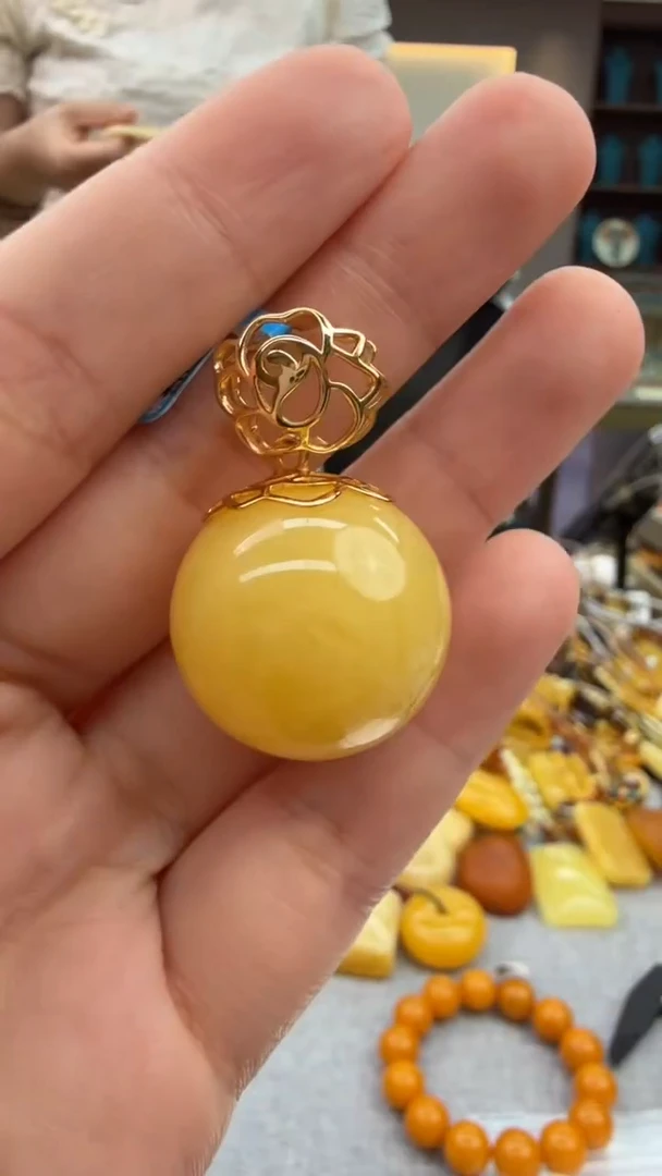 琥珀颈饰未镶嵌241秒拍号 假一罚三