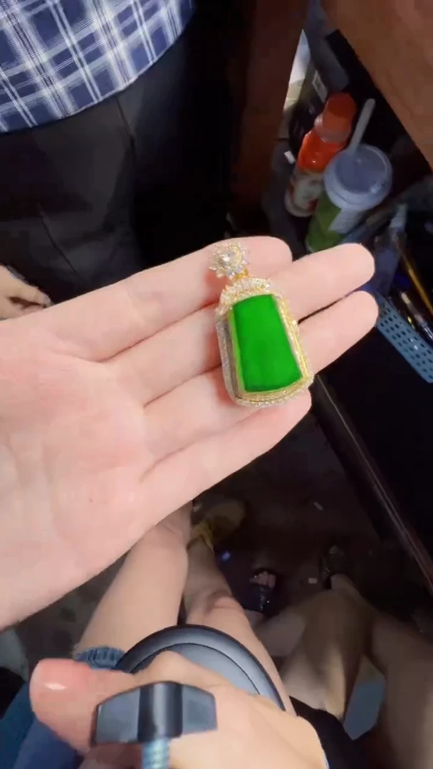 未镶嵌定制翡翠翡翠A货有轻微色差属于正常现象佛公多样性发货1