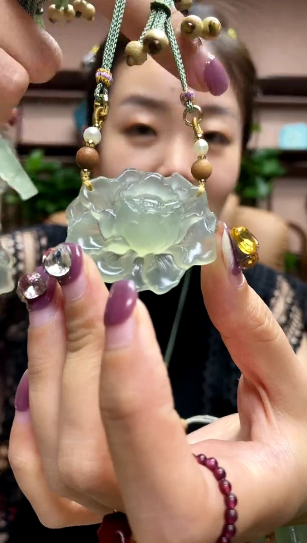 岫玉未镶嵌吊坠多样性发货发其中之一