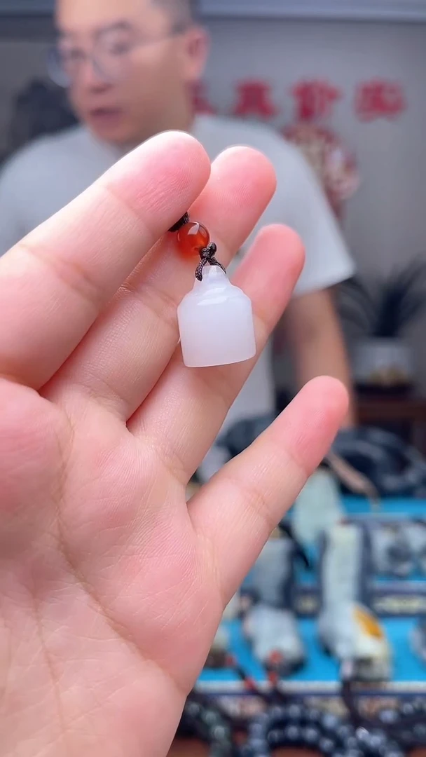 石英质玉未镶嵌颈饰1