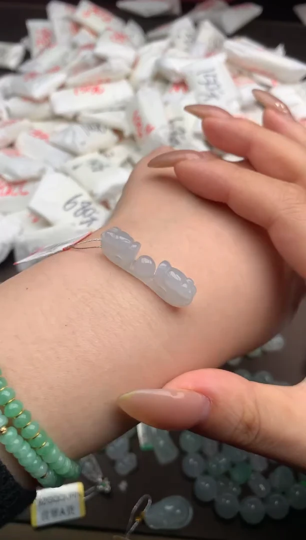 【闪购商品】翡翠挂件未镶嵌一