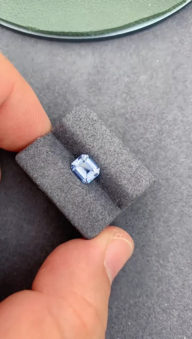 裸石蓝宝石1.5ct 无烧矢车菊蓝宝石