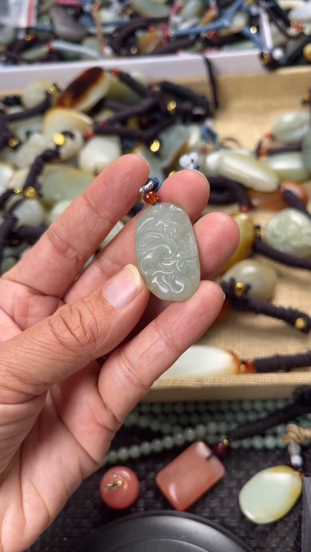 【闪购商品】和田玉颈饰未镶嵌多样性发货没有证书拍一发一有瑕