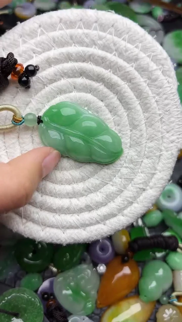 颈饰未镶嵌翡翠缅甸翡翠吊坠