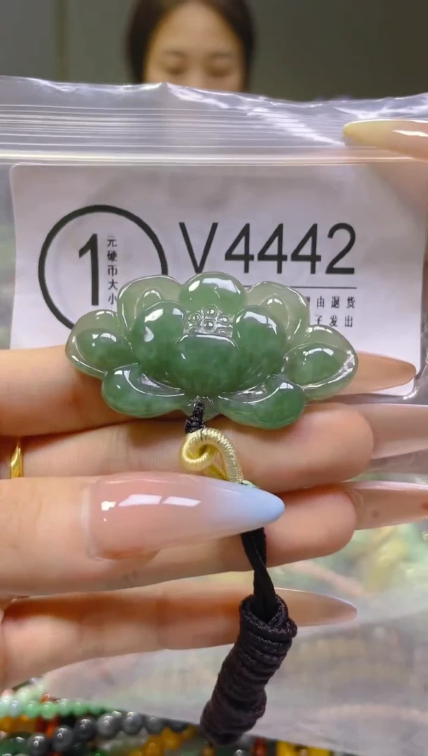 翡翠未镶嵌颈饰/V/翡翠A货，一件也是批发价