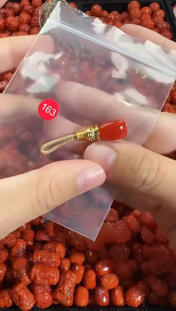颈饰未镶嵌南红玛瑙1