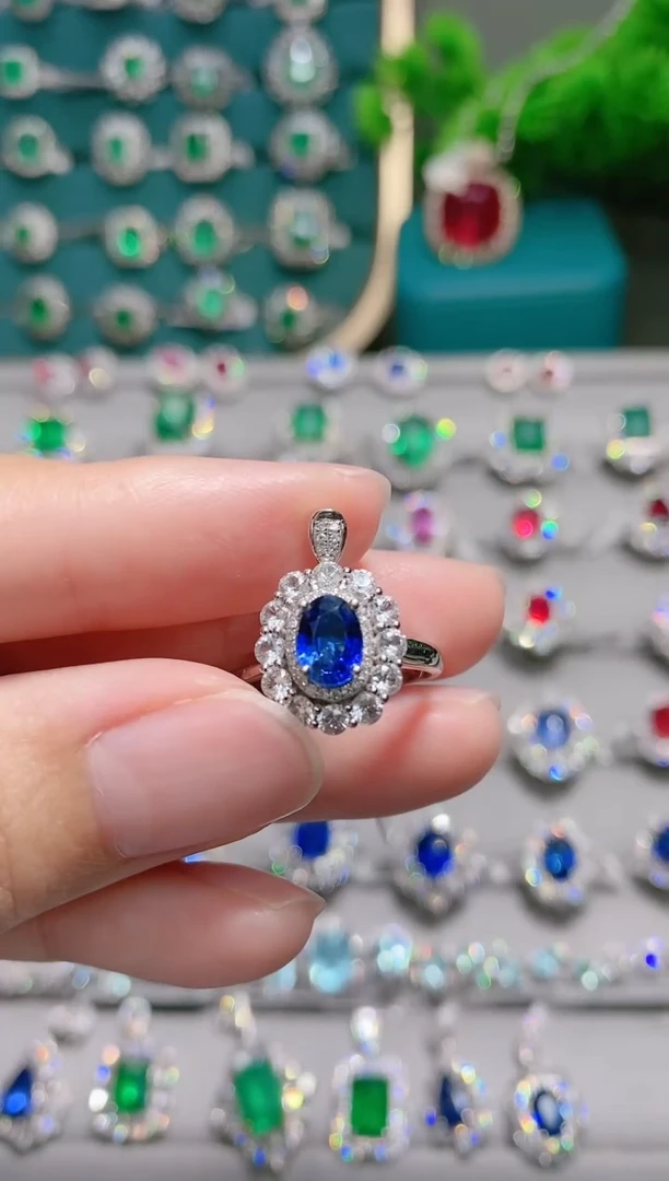 18K金戒指蓝宝石18K金镶嵌.