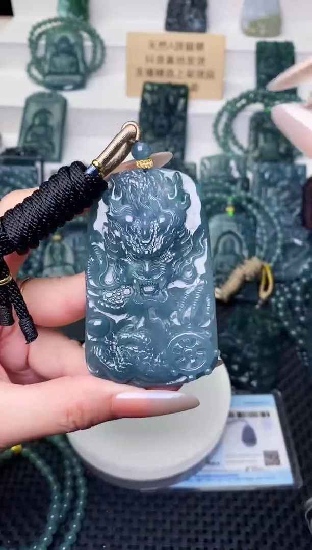 颈饰未镶嵌翡翠