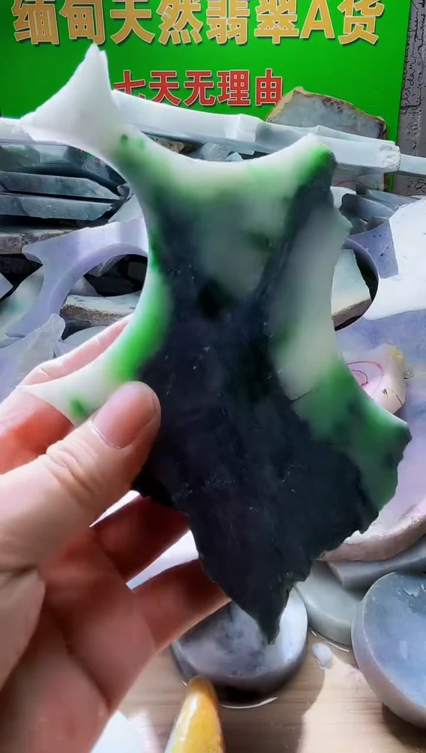 翡翠未镶嵌颈饰天然翡翠A货115