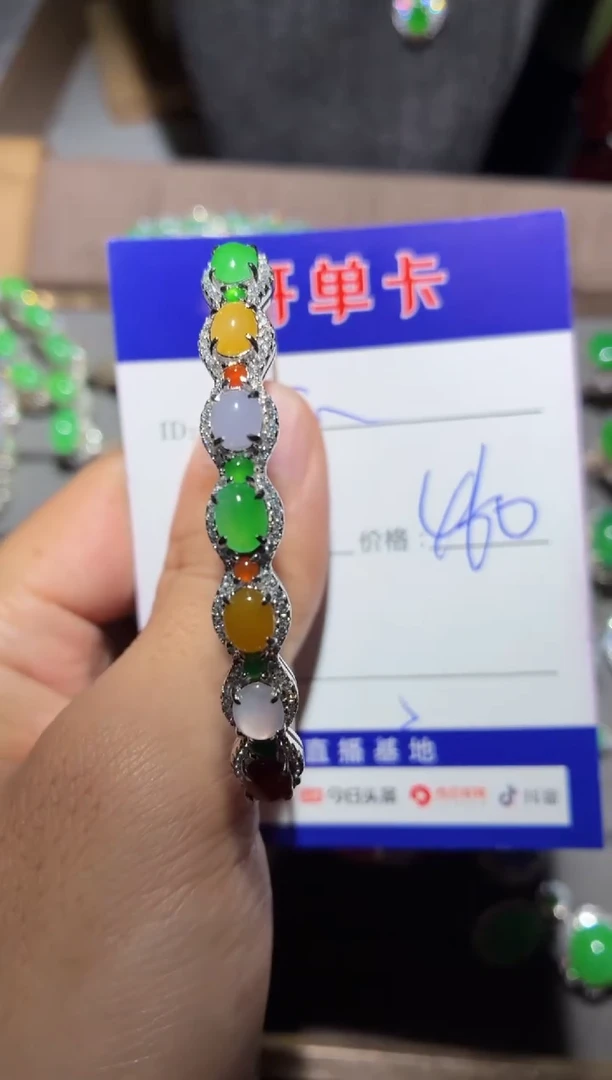 翡翠银S925镶嵌颈饰瓜果