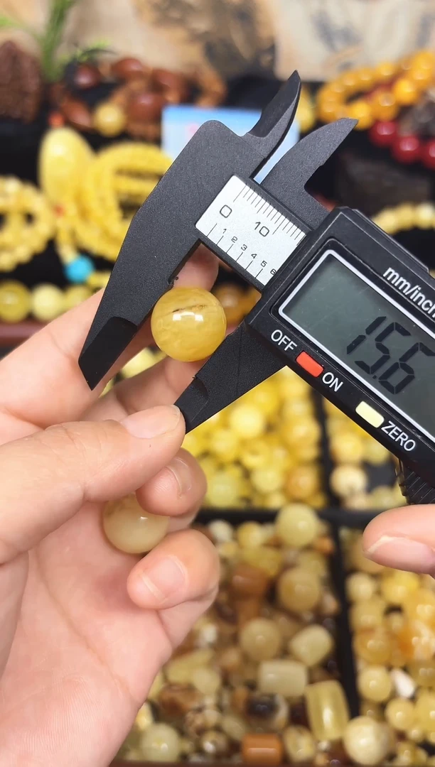 裸石蜜蜡未镶嵌詹**．蜜蜡纯天然飘花无镶嵌