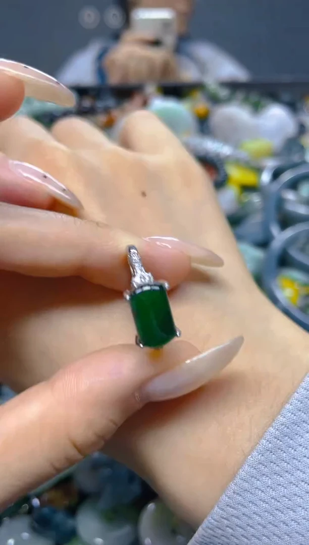 颈饰未镶嵌翡翠/ J /翡翠A货，一件也是批发价