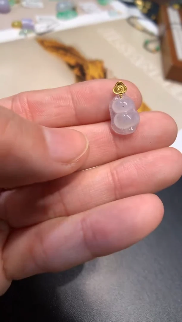 颈饰18K金镶嵌翡翠葫芦