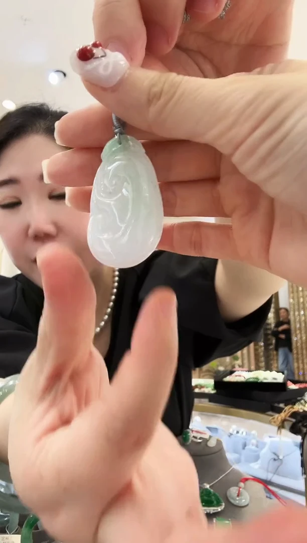 翡翠未镶嵌颈饰47