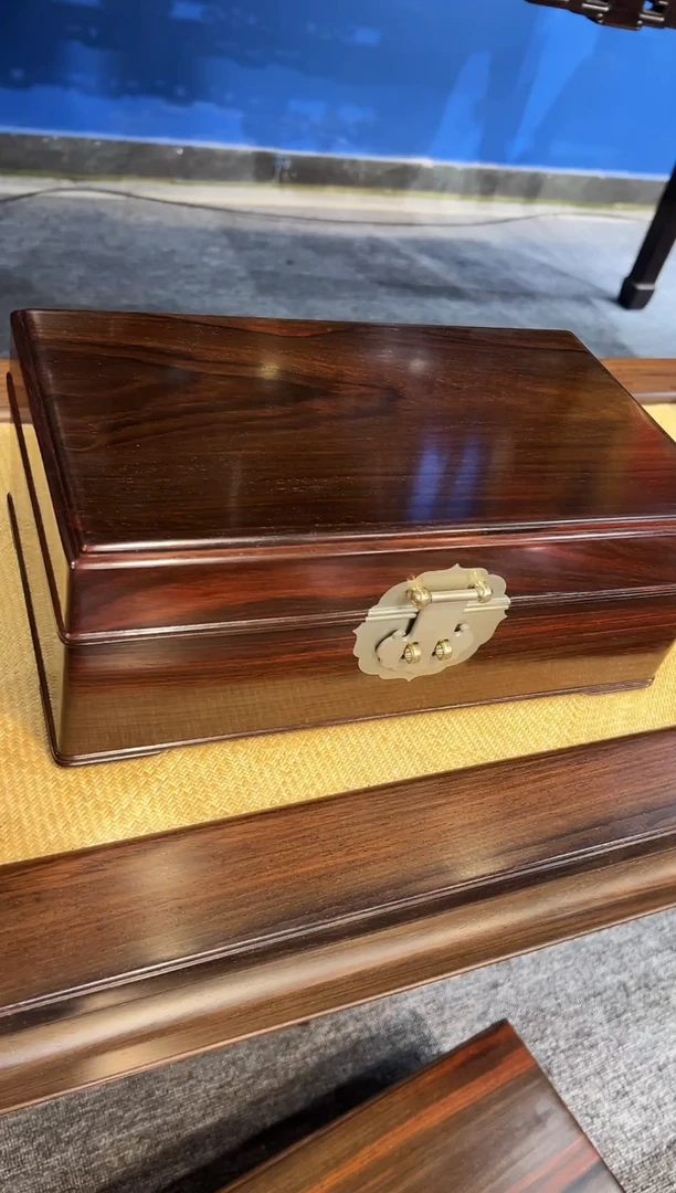 红酸枝木类成套家具首饰盒