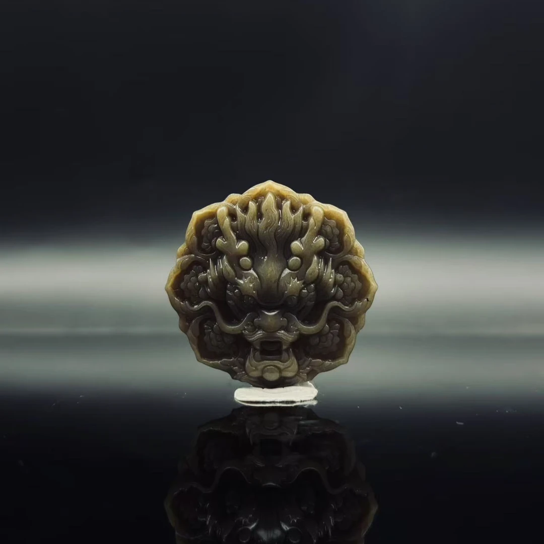 和田玉且末糖龙型吊坠3889