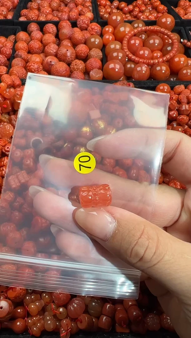 南红玛瑙未镶嵌颈饰1