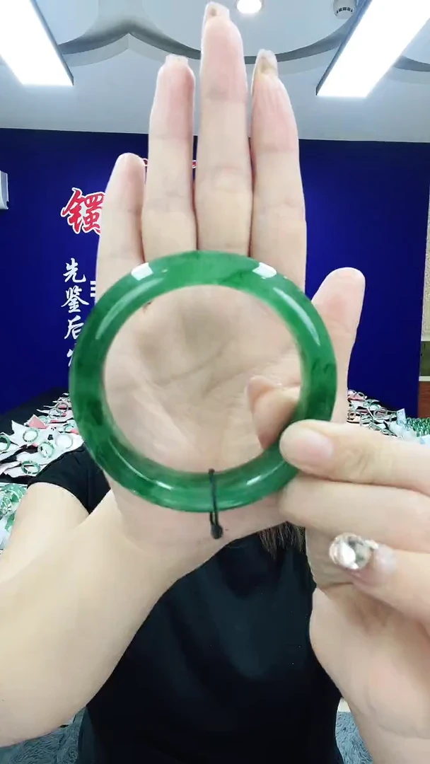石英质玉（非洲翠）手镯未镶嵌1