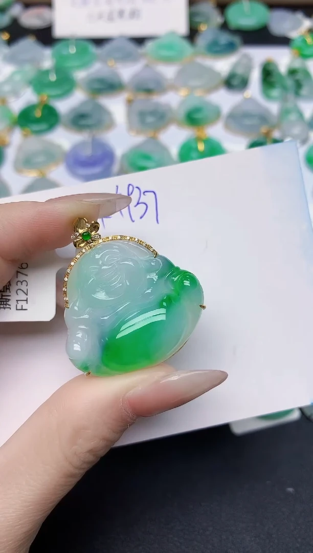 颈饰18K金镶嵌翡翠 天然缅甸A货翡翠百元以上9元证书费自理