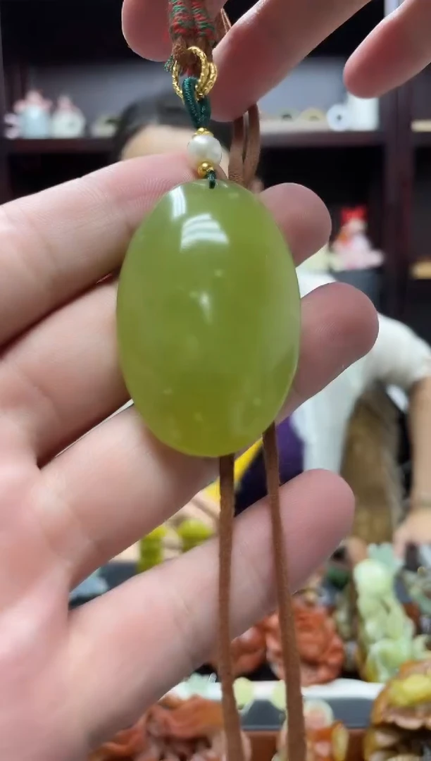 岫玉未镶嵌吊坠·