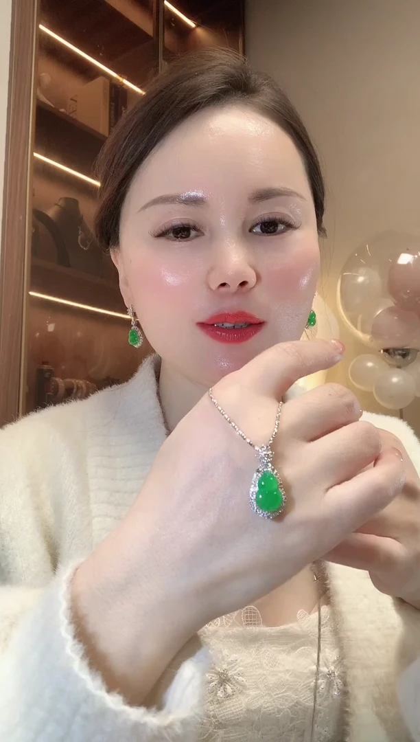 【闪购商品】翡翠吊坠(不含链)18K金镶嵌D35