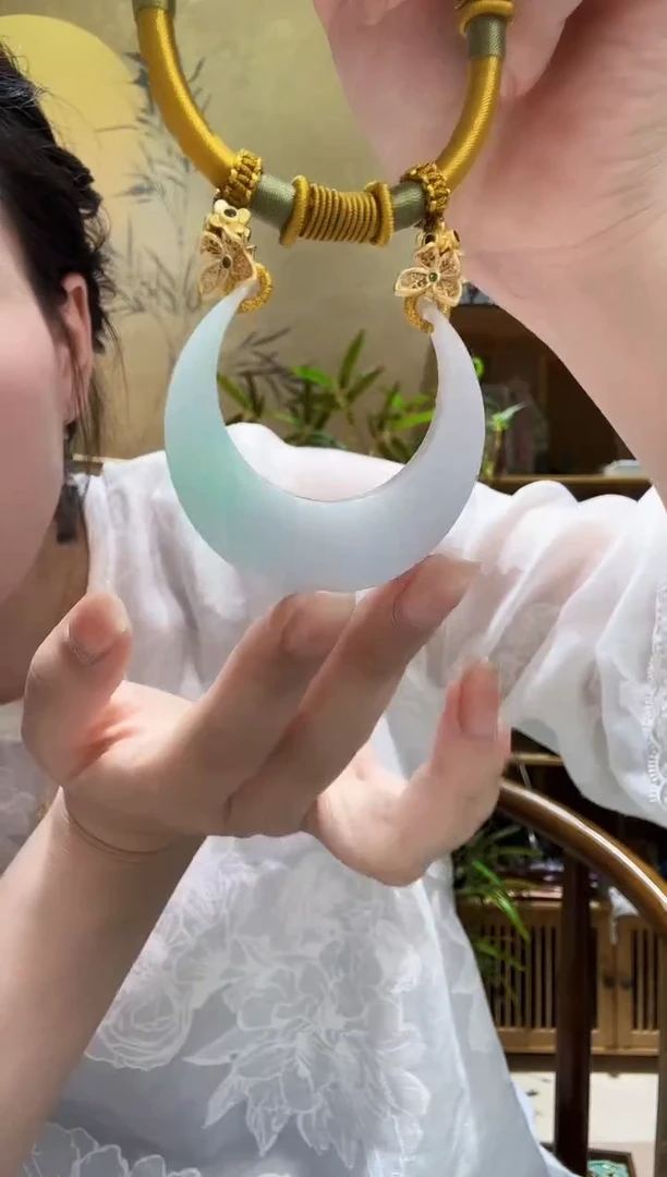 颈饰未镶嵌翡翠吊坠