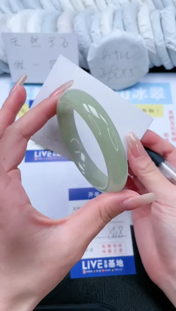 【闪购商品】石英质玉手镯未镶嵌T105-56.8