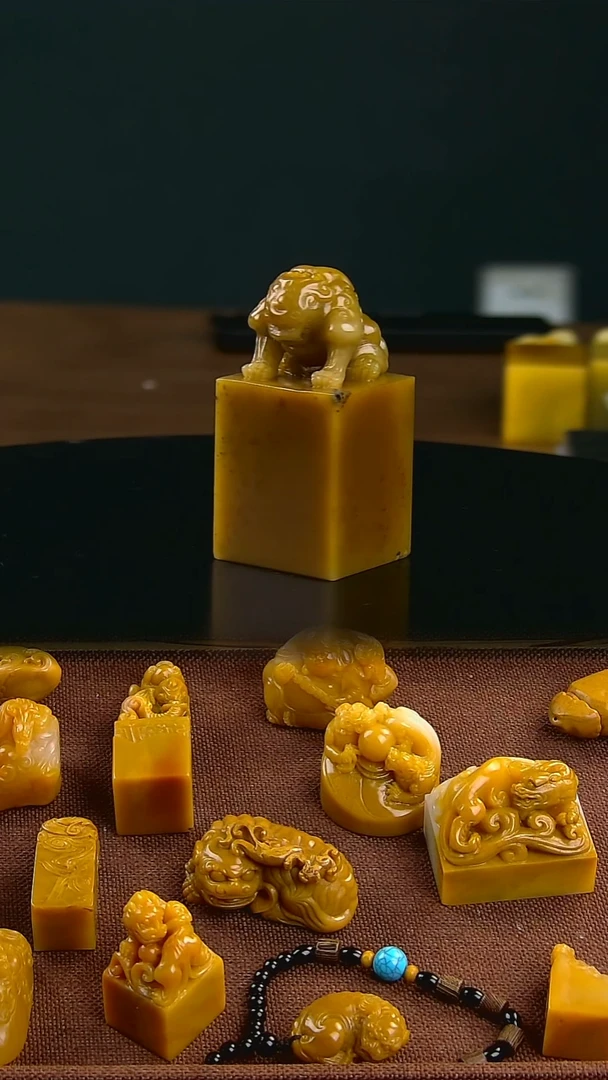 青田石红心菜花黄瑞兽章3*3*6.1