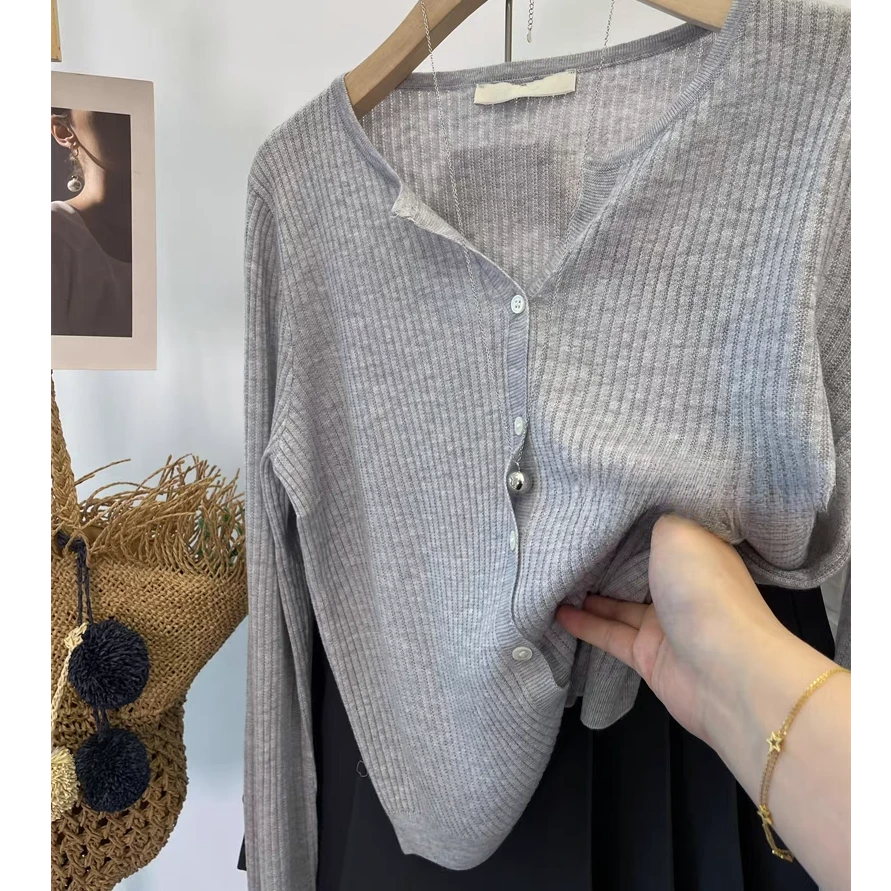 Q2853【特价-占单者限购】法式V领细密坑条针织质感高级舒适开衫