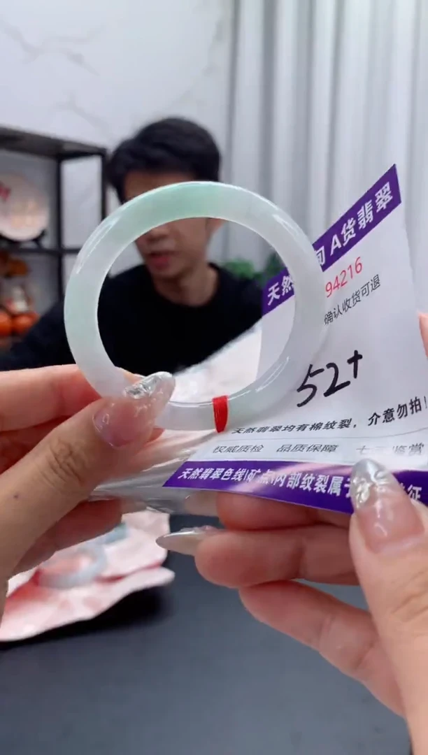 未镶嵌手镯翡翠有纹，完美者勿拍