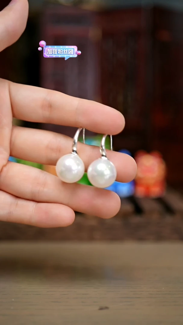 刺绣黔东南苗族刺绣白色贝珠耳钩16MM