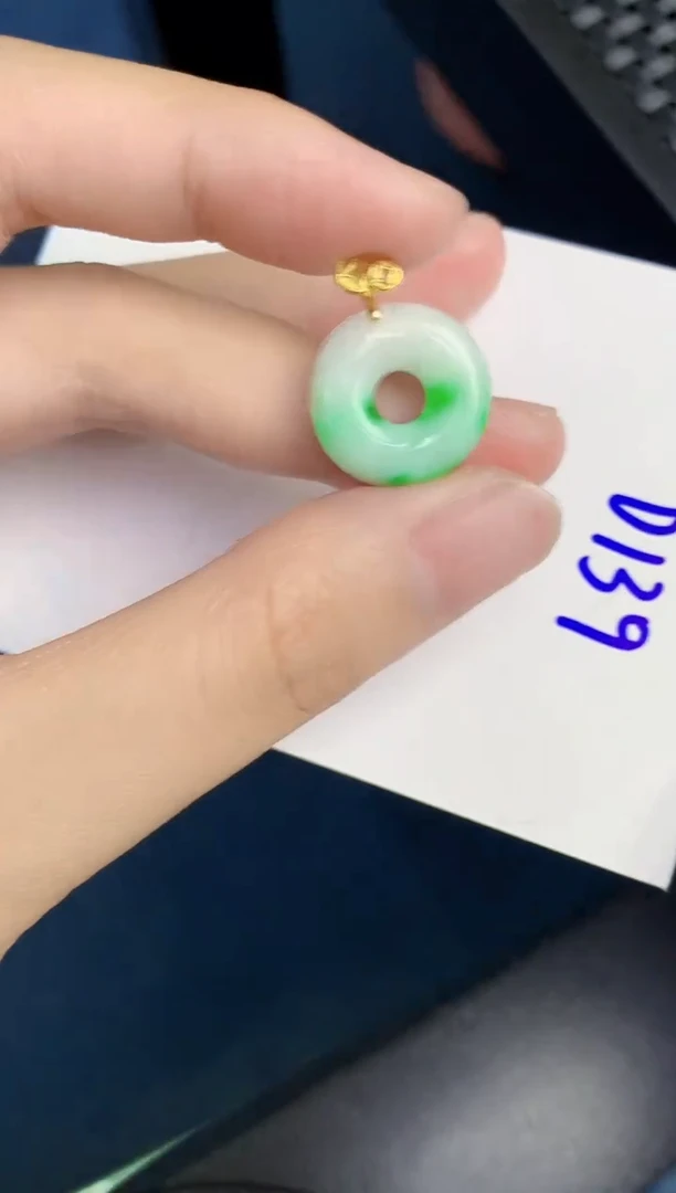 翡翠未镶嵌颈饰天然翡翠緬甸A貨