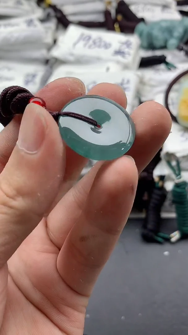 【闪购商品】翡翠未镶嵌颈饰555555555555