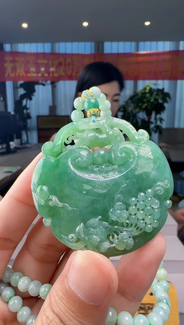 翡翠未镶嵌颈饰XM@@960Q7J04112