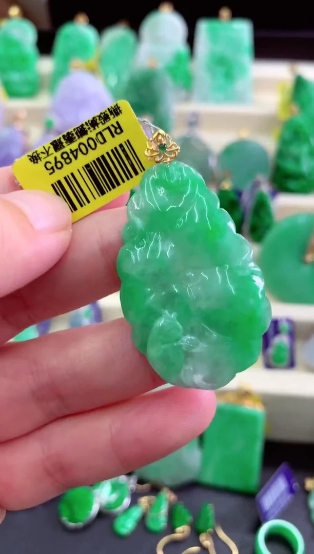 颈饰18K金镶嵌翡翠挂件