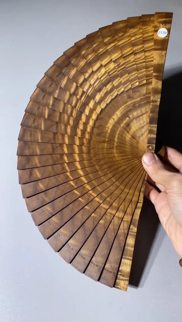 【闪购商品】金丝楠木雕217号18cm金丝楠木小叶桢楠扇子