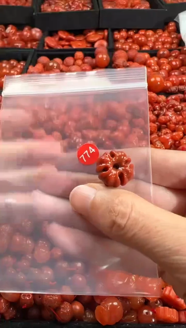 颈饰未镶嵌南红玛瑙1