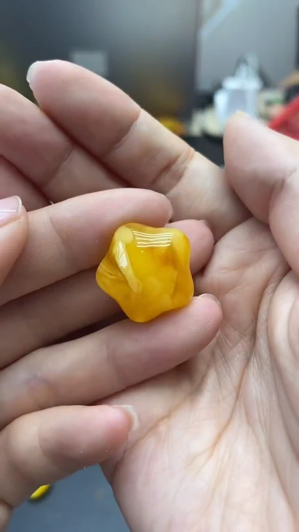 未镶嵌琥珀珠宝奇石476