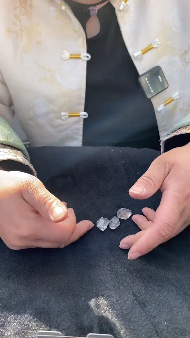 【闪购商品】水晶原石未镶嵌闪灵原石珠D86多样性发其一