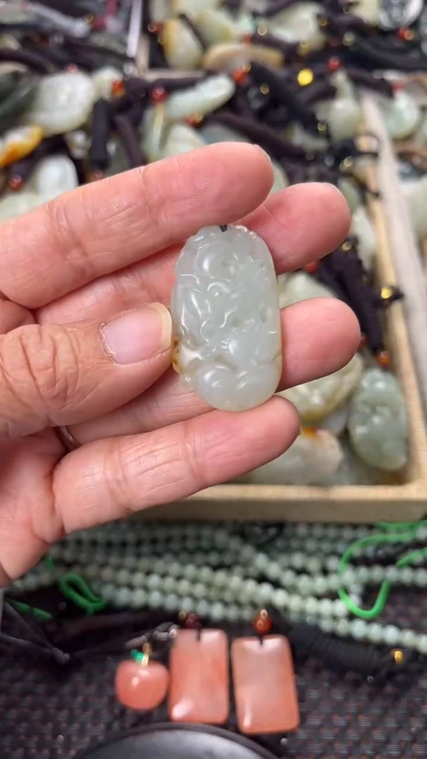 【闪购商品】和田玉颈饰未镶嵌多样性发货没有证书拍一发一有瑕