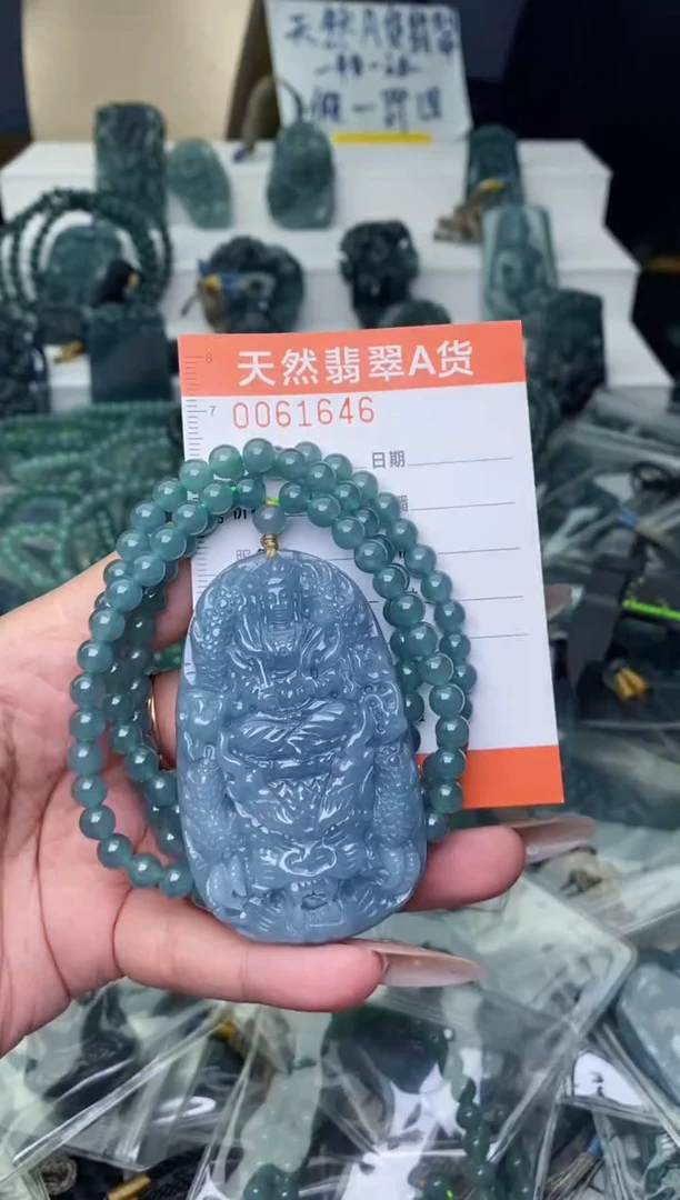 翡翠未镶嵌颈饰