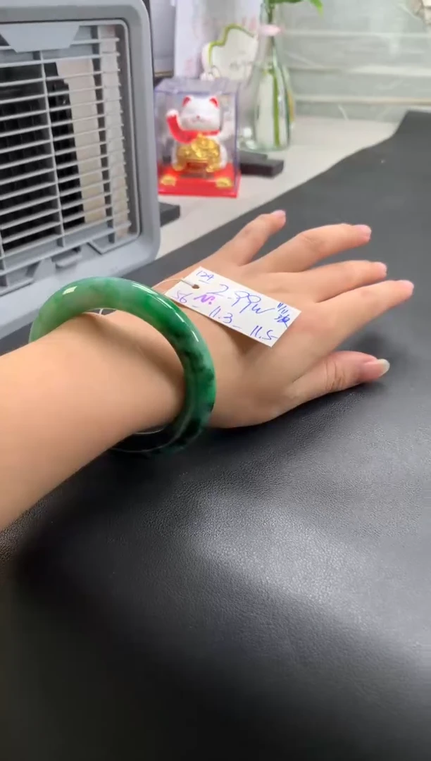 未镶嵌手镯翡翠N****?翡翠手镯 下单联系小耳机#124