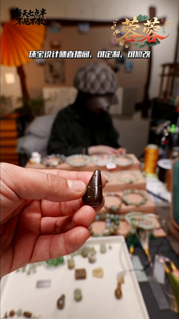 吊坠(不含链)未镶嵌和田玉27号和田玉牛轧糖水瓶座水滴吊坠