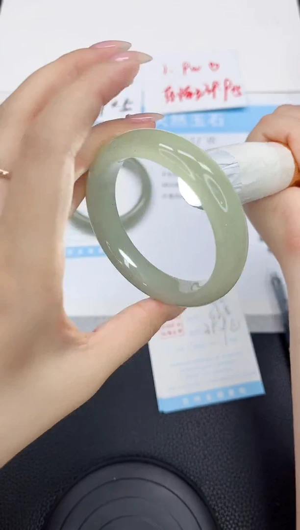 石英质玉手镯未镶嵌100-56.8