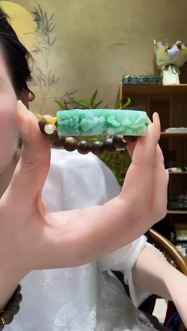 颈饰未镶嵌翡翠手牌