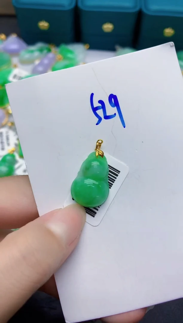颈饰18K金镶嵌翡翠缅甸天然翡翠A货