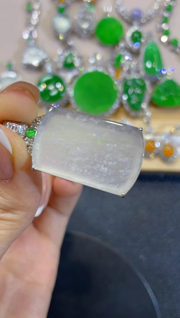 吊坠(不含链)18K金镶嵌翡翠团购19