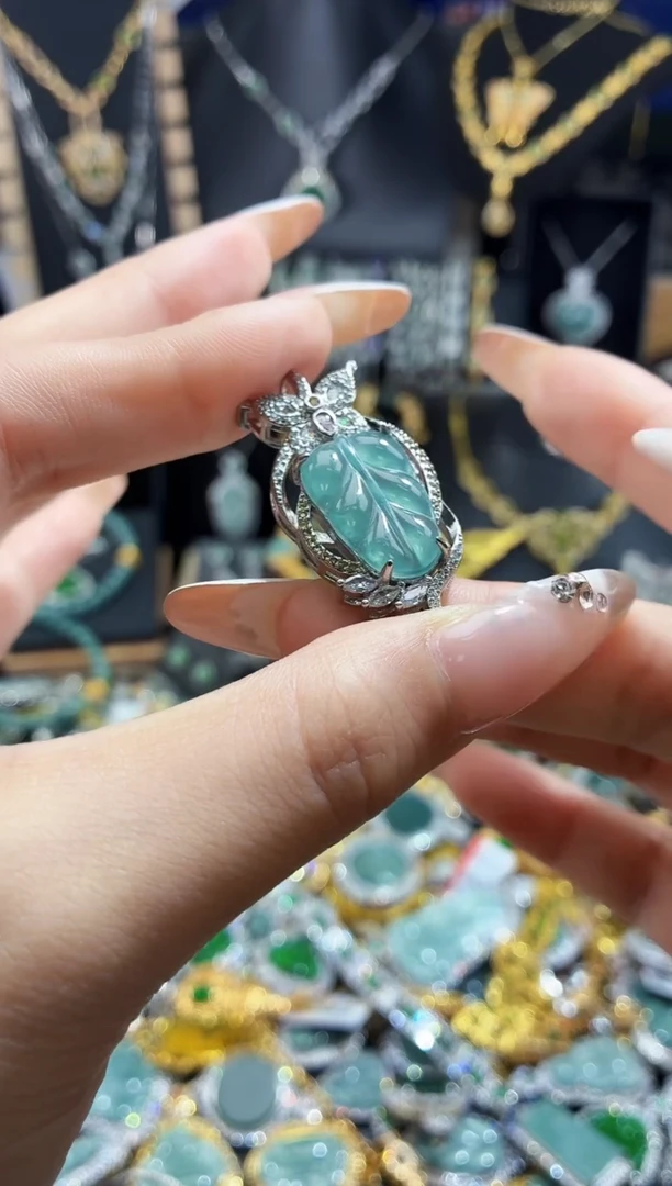 翡翠未镶嵌吊坠(不含链)天然翡翠a货 多样性发其一